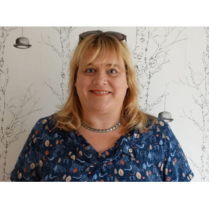 Лейси Никола 